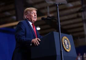 Does video show Trump making strange noise during South Carolina rally?