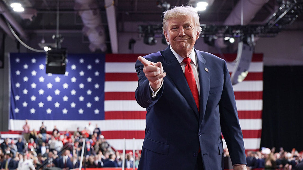 Trump rallies New York crowd for Republican Bruce Blakeman's bid to replace Gov. Kathy Hochul trump syracuse new york stump
