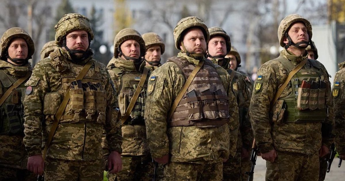 Russian Soldiers 'Lost 40kg and Drank Their Own Urine' As 250 Were Captured in Ukraine ukrainian soldiers