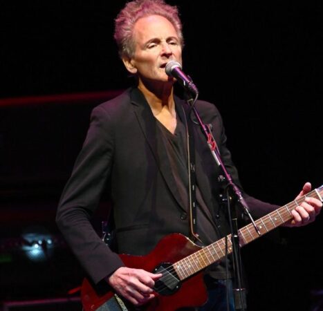 Legendary Fleetwood Mac Guitarist Lindsey Buckingham Attacked with ‘Unknown Substance’ in California