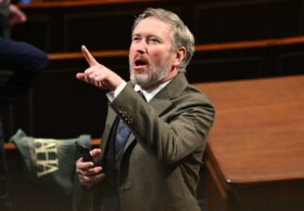 Mike Johnson’s Surveillance Push Has a Thomas Massie Problem