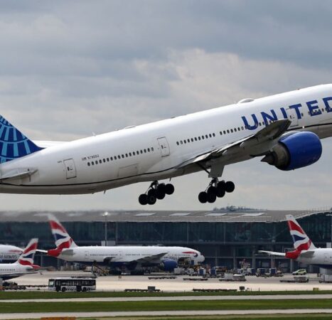United Airlines Flight Reportedly Struck by a Drone at 3,000 Feet