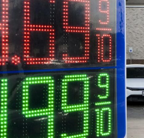 Despite high gas prices, Memorial Weekend travel expected to break records, AAA forecasts