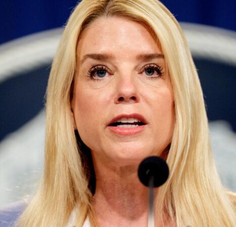 Former AG Pam Bondi diagnosed with thyroid cancer