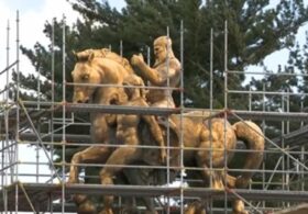 Trump 24-karat gold restoration of Lincoln Memorial horse statues all the rage