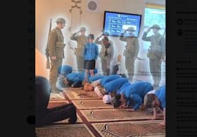 Boy visits mosque with scouting pack, refuses to bow to Allah