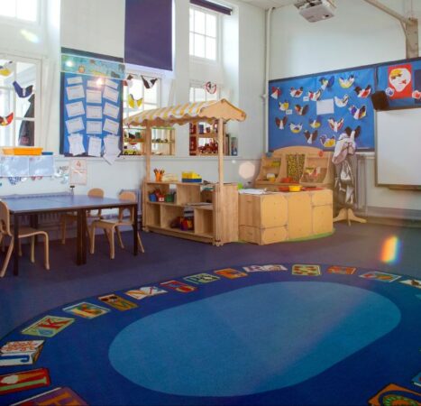 Fight Breaks Out Between Parents at Kindergarten Graduation Ceremony