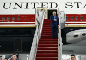 Trump Unveils New Air Force One a Day After Presidential Plane of 36 Years Makes Final Voyage