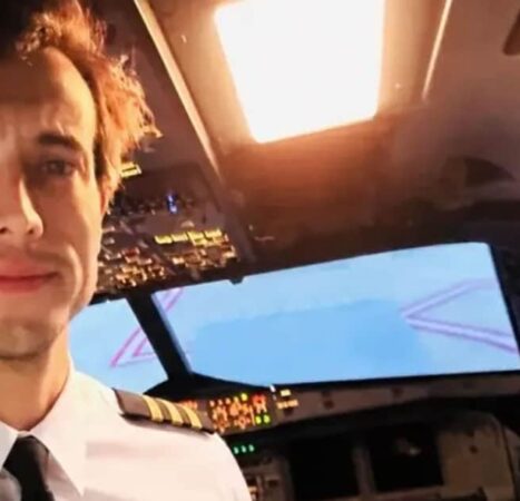 Inexperienced Student Pilot Forced to Land Plane Alone After Instructor Jumps to Death Mid-Flight