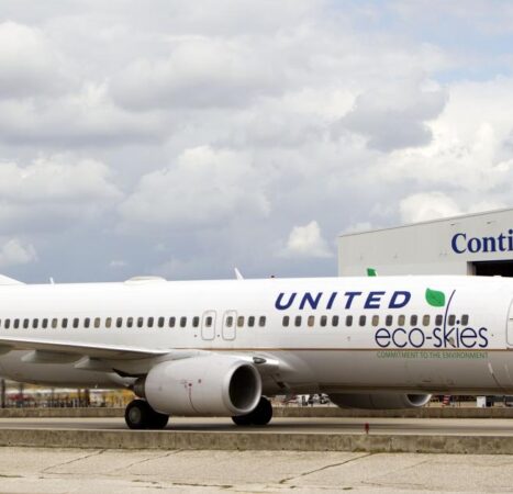United to offer free flight changes to passengers wanting to avoid Trump International airport
