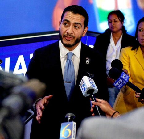 Top Dem hopeful flips script after years in socialist orbit with puzzling claim