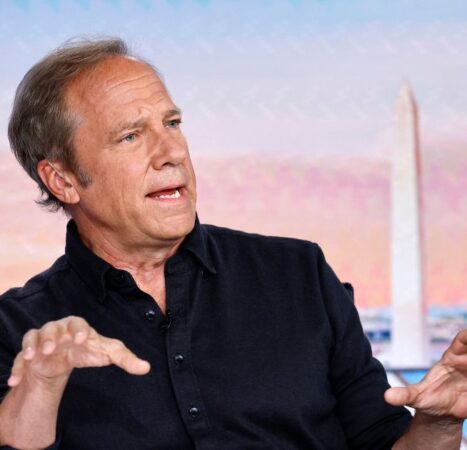 Mike Rowe Sues Discovery for $2 Million in ‘Deadliest Catch’ Dispute