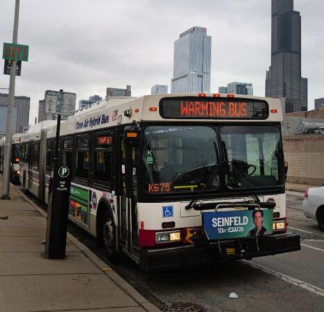 54-Year-Old Defends Himself From Three Masked Thugs on Chicago Bus, Leaves Them Nursing Stab Wounds