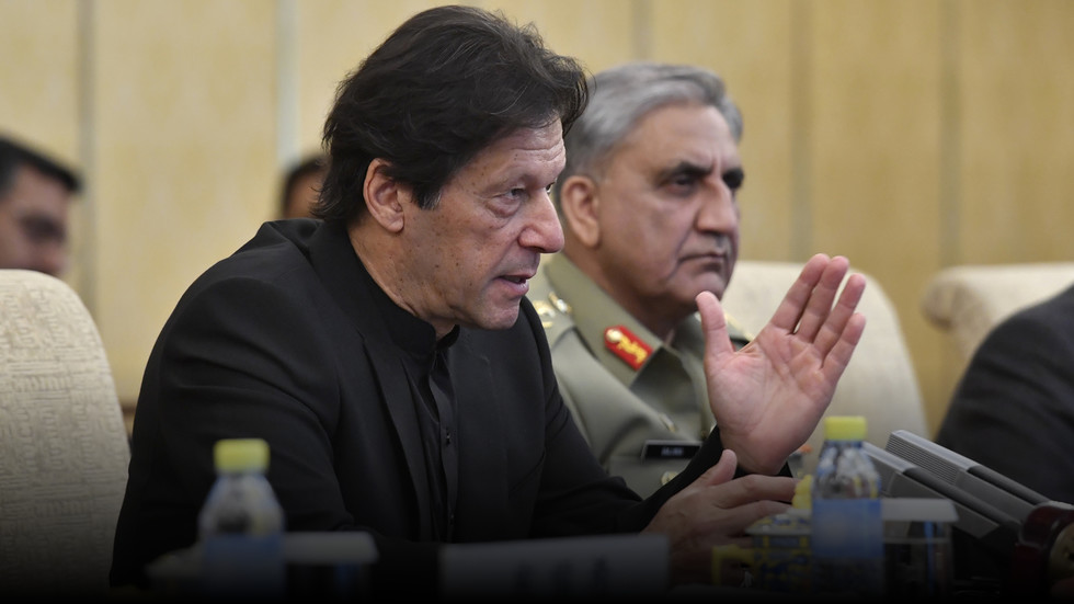 Ex-Pakistani PM Imran Khan moved back to jail after medical checkup 6a8801c4203027251e185c18