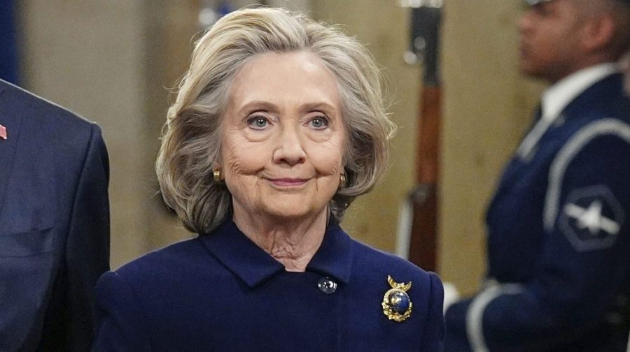 Hillary Clinton says Republicans ‘secretly cheering’ for Mark Carney amid US-Canada trade negotiation AP25020680805891 e1755266831600