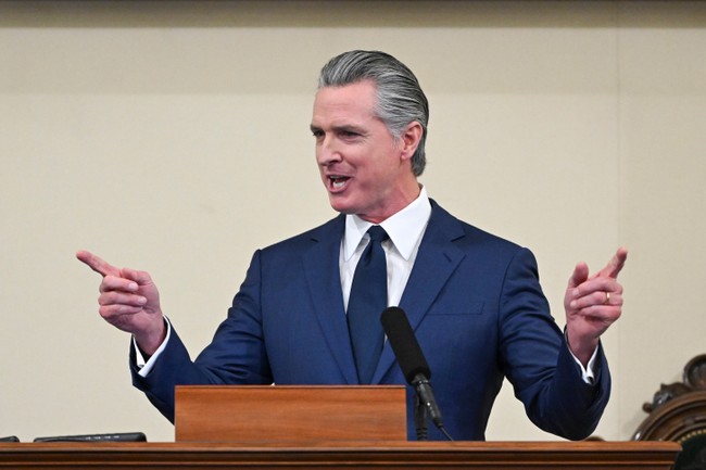 Newsom to Canada: Democrats Agree With Trump on Tariff Policies, but We'll Be Nicer About It bb9394