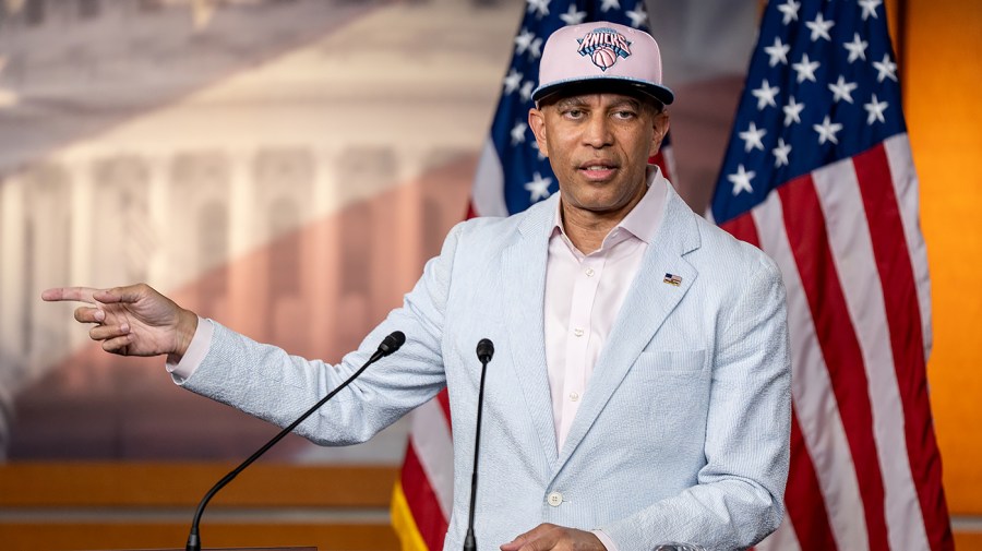 Jeffries responds to Kushner meeting backlash: ‘No one from the Trump Cartel is getting a pass’ rieshakeem 060826nk04 w