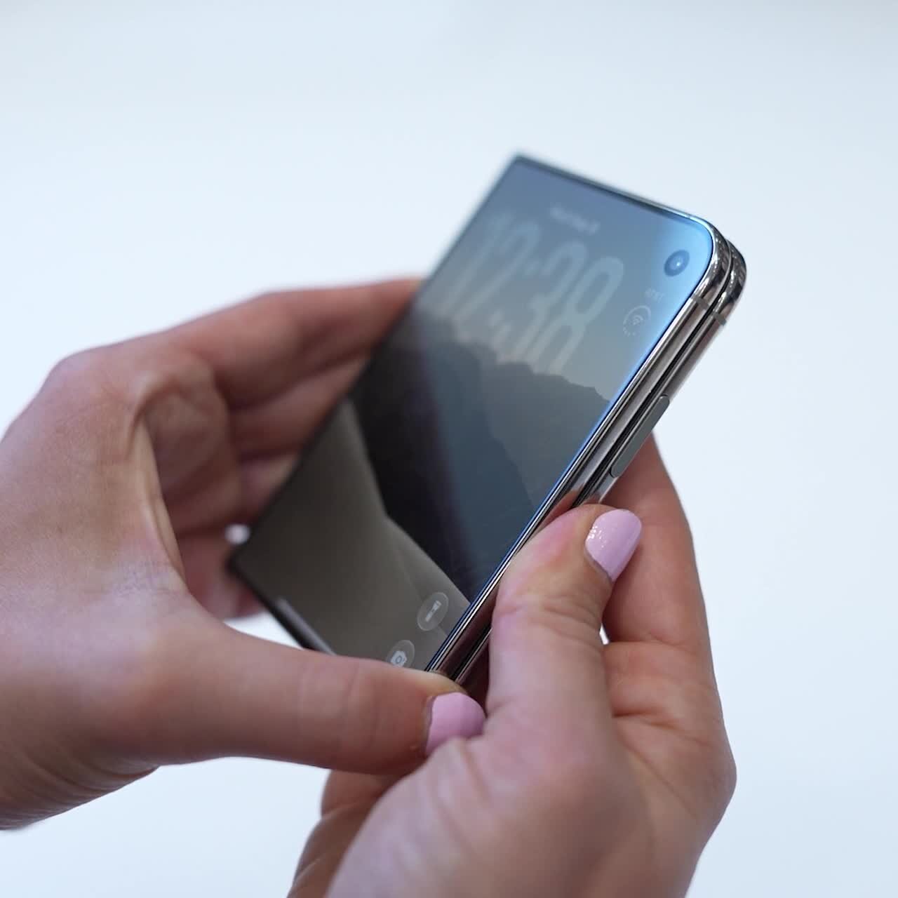 Glass Thinner Than a Human Hair: How the New iPhone Bends but Doesn’t Break 10sci iphone bendable glass 35177 cover mediumSquareAt3X