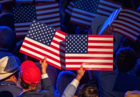New Poll Shows Democrats Have Midterms Momentum, and Trump Calls A.I. Fears ‘a Hoax’