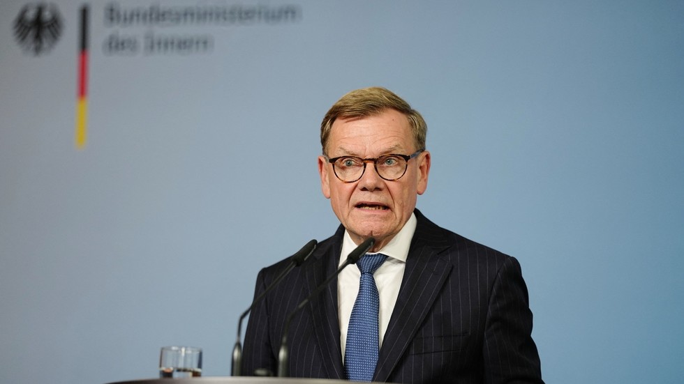 Berlin slams Kiev for not spending aid cash on German guns 291