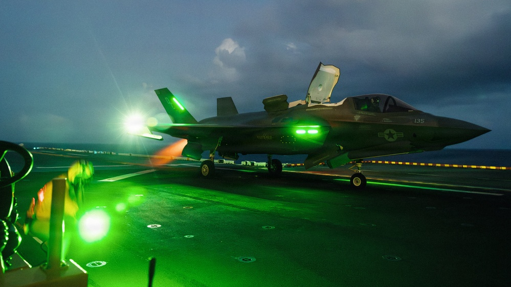 The Pentagon Finally Shuts Off Ad Tracking On Troops Phones, So Who Is Going To Be Relieved Of Command? 35b boxer uss