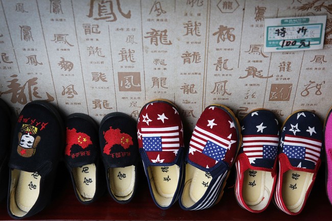 Chinese Billionaire With Over 100 Surrogate Kids Is Exploiting U.S. Citizenship System 4dc34