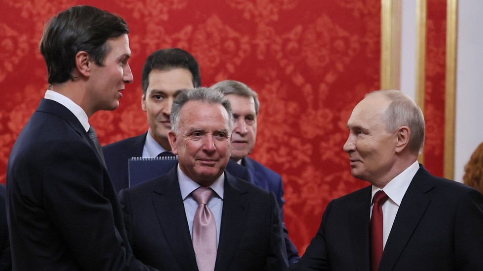 Kremlin shares details of Putin meeting with Trump envoys 54033353ae2e2