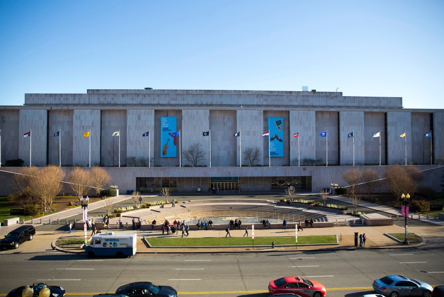 Trump wants Smithsonian to build George Washington statue, exhibit 688ce37ba0d80623207544