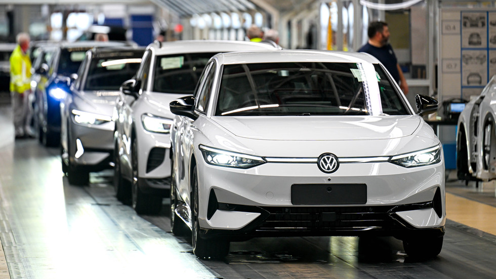 Europe’s biggest carmaker to shed 100,000 jobs in historic overhaul 6a9acc9e2030271dc47c0817