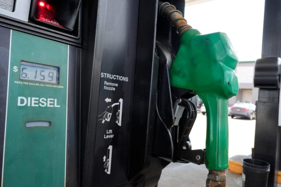 Costco nearly doubles cost of motor oil, limits purchases AP26247695683233 e1789419144796
