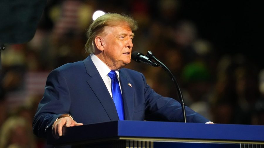 Trump pledges $5K checks if Republicans do well in the midterms. Can he legally do that? AP26253048409925 e1789003640674