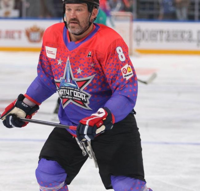 Russian NHL star Ovechkin faces backlash for video appearance in pro-Putin video, says ‘not pro war’