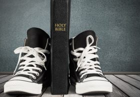 High School Football Team Shines ‘the Light of Jesus’ by Giving Every Opponent a Bible After Games
