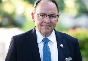 Wisconsin GOP governor candidate swims to safety after plane lands in lake