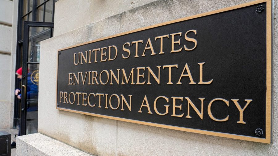 Judge halts EPA effort to overturn California car rules GettyImages 1973347429 e1721019390290