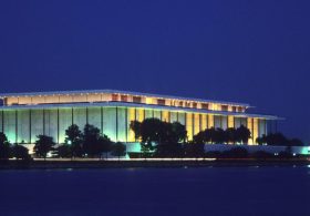 Hundreds form human chain around Kennedy Center to protest possible demolition