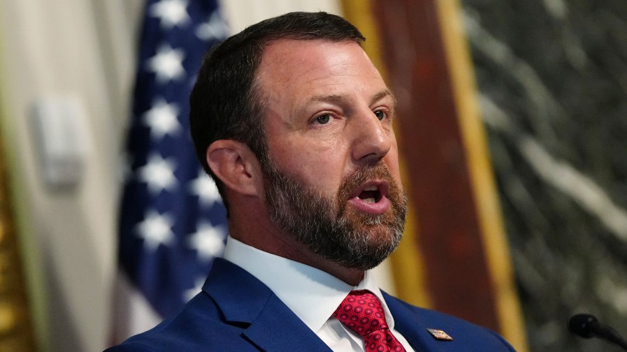 Mullin’s airplane made emergency landing after engine failure HDSShockGloves AP JuliaDemareeNikhinson