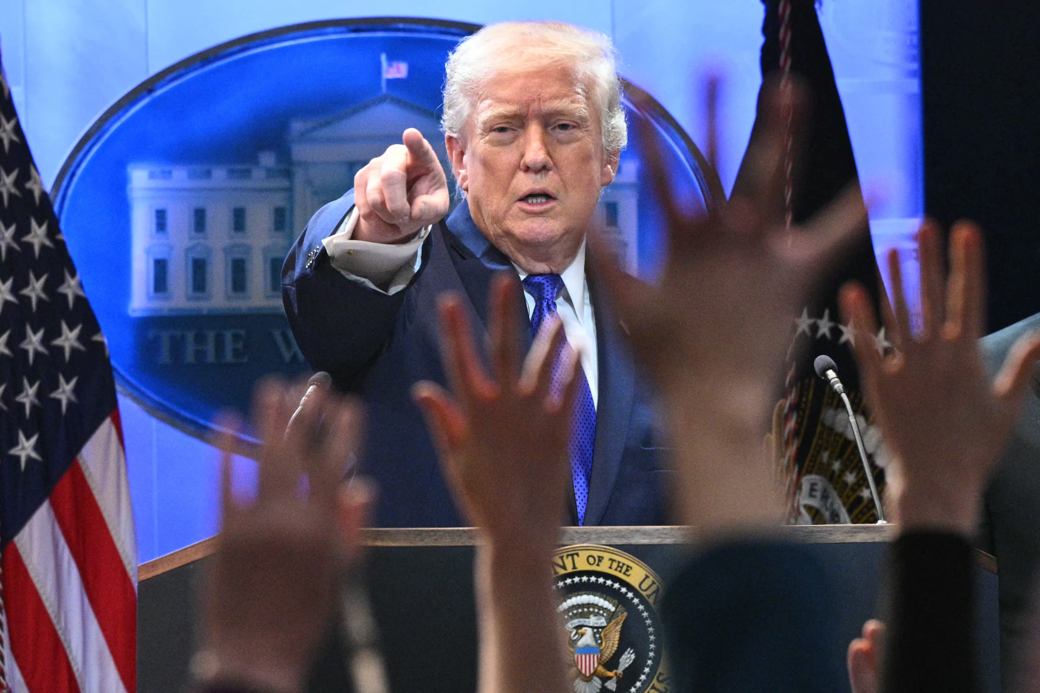 Trump says he’s banning MS NOW, CNN and Politico from White House… P 98EB9D2