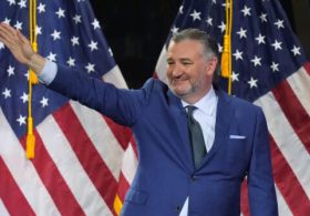 Fired-Up Crowd Interrupts Ted Cruz with ‘Ted, You Suck!’ Chants