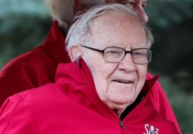 Warren Buffett Steps Down as Chairman of Berkshire Hathaway, Names His Replacement: ‘Father Time Always Wins’