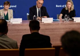 Bank of England Holds Rates Steady but Warns of Inflation Pressures
