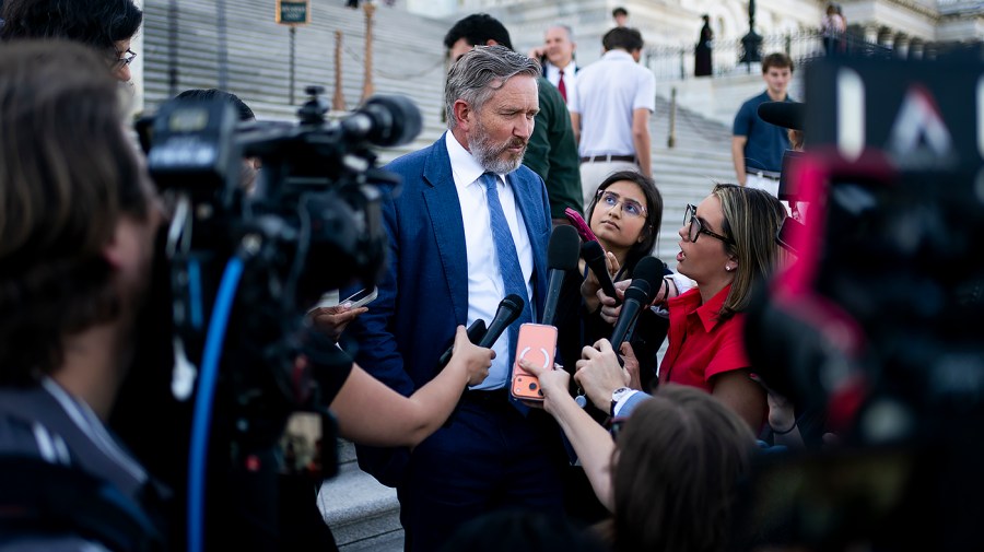 Massie unveils ‘Flock off’ bill aimed at restricting surveillance cameras massiethomas 060326gn09 w