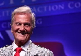 PAT BOONE TO TRUMP: ‘BE QUIET’ — Veteran Singer Urges President to Stop Name-Calling and Act More Presidential — And He Told the Fake News to Zip It Too