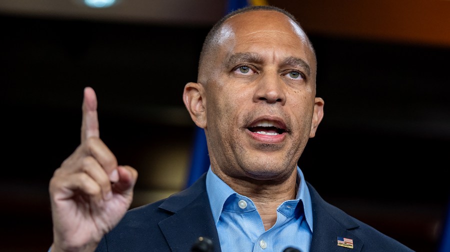 Jeffries says Congress should ‘act urgently’ on AI safeguards rieshakeem 083126nk02 w